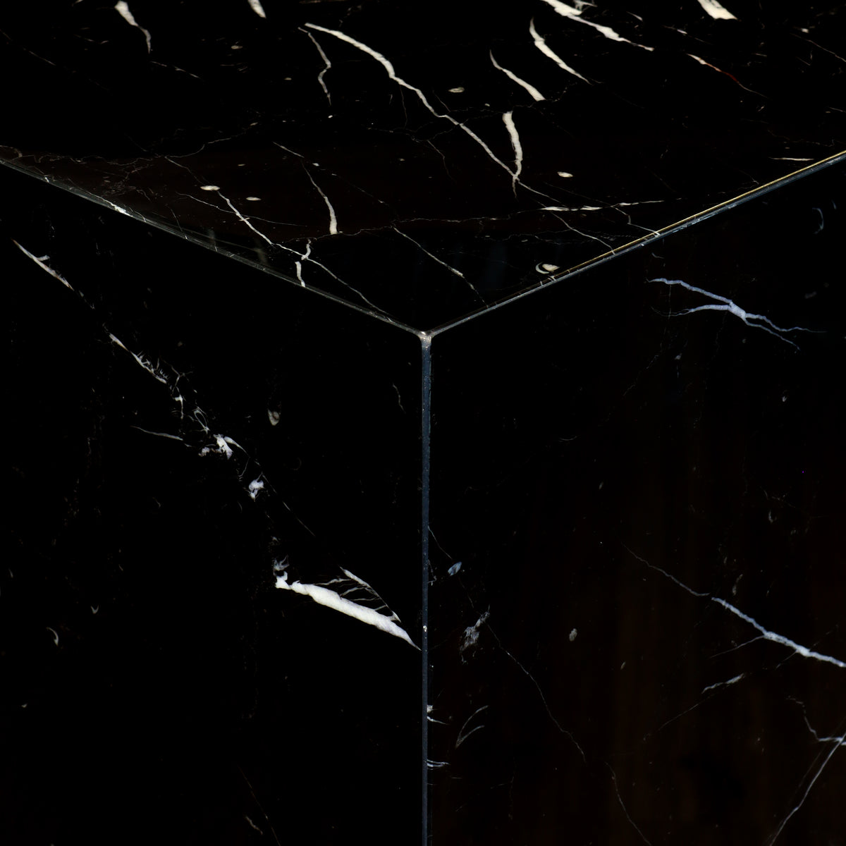 Marble Pedestal - Nero Marquina | Vinoti Living